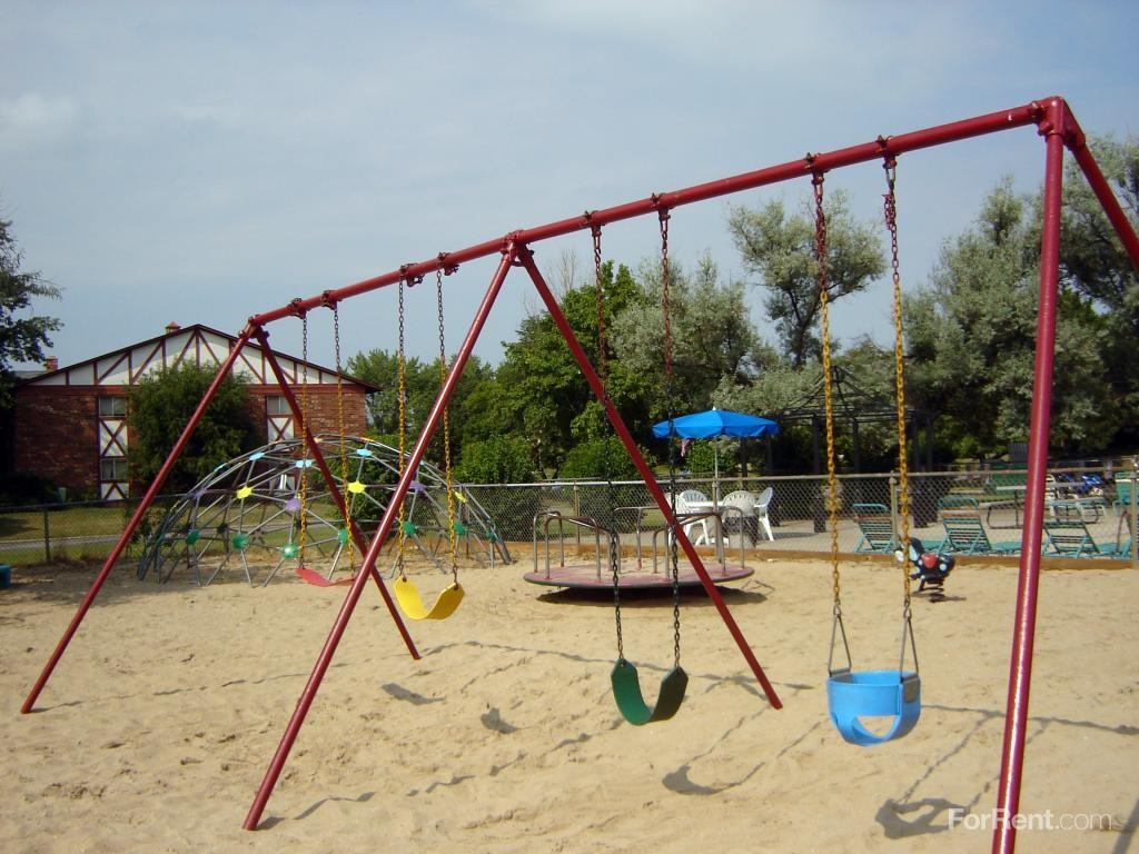 Brittany Parkside Apartments 2565 S Calhoun Rd, New Berlin, WI 53151