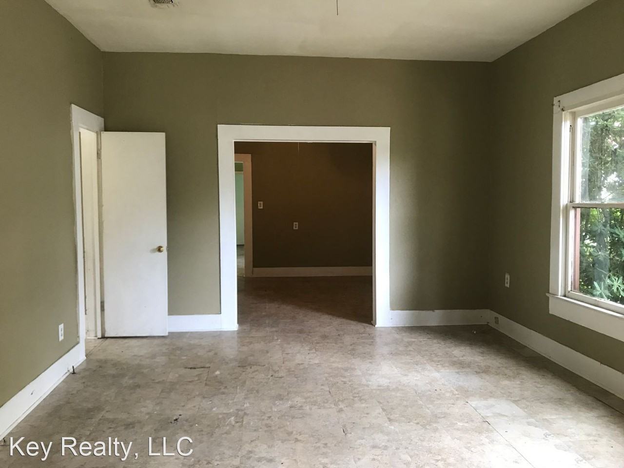 200 Reagan St - Photo 2 of 10