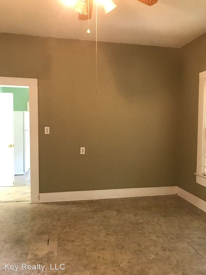 200 Reagan St - Photo 3 of 10