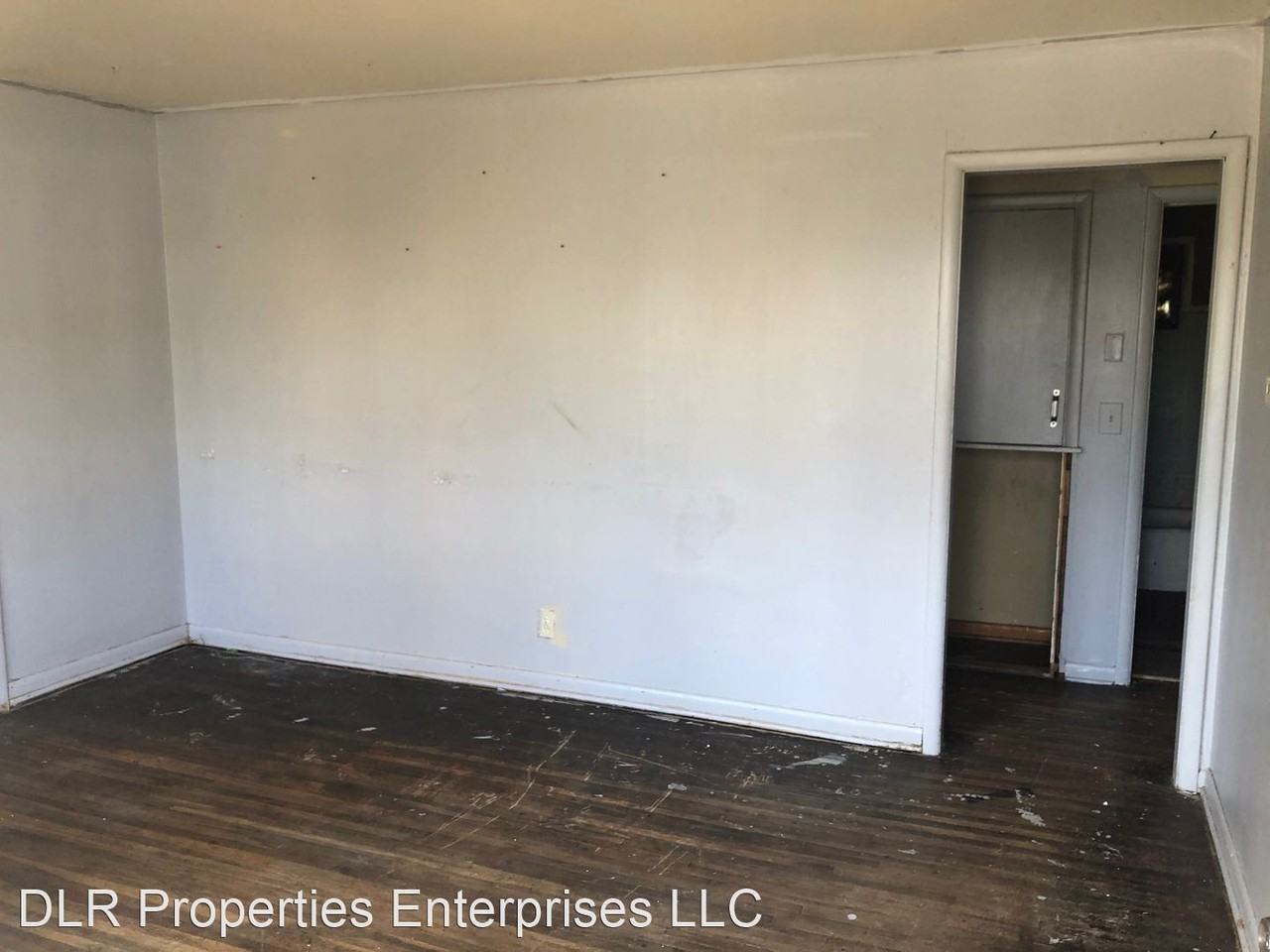 611 E 50th St N - Photo 2 of 5