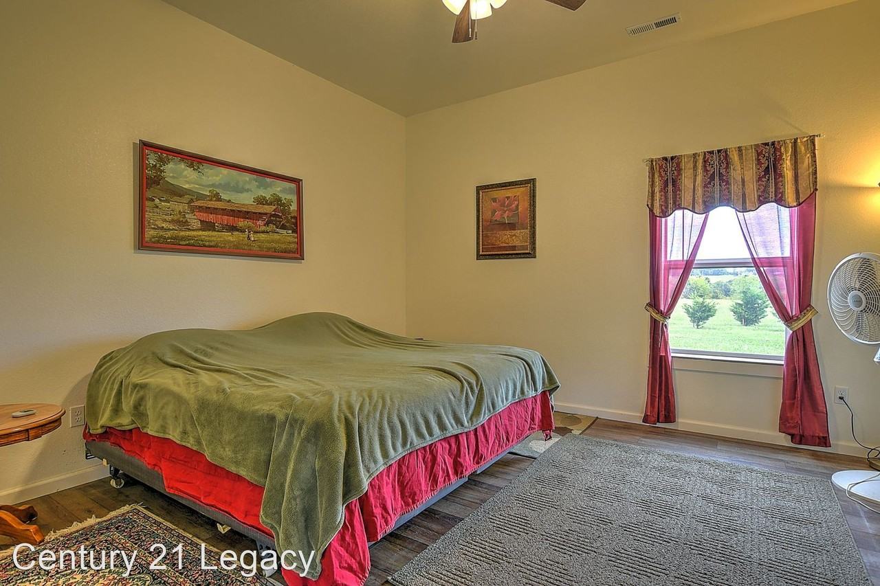 777 Love Hollow Rd - Photo 3 of 18