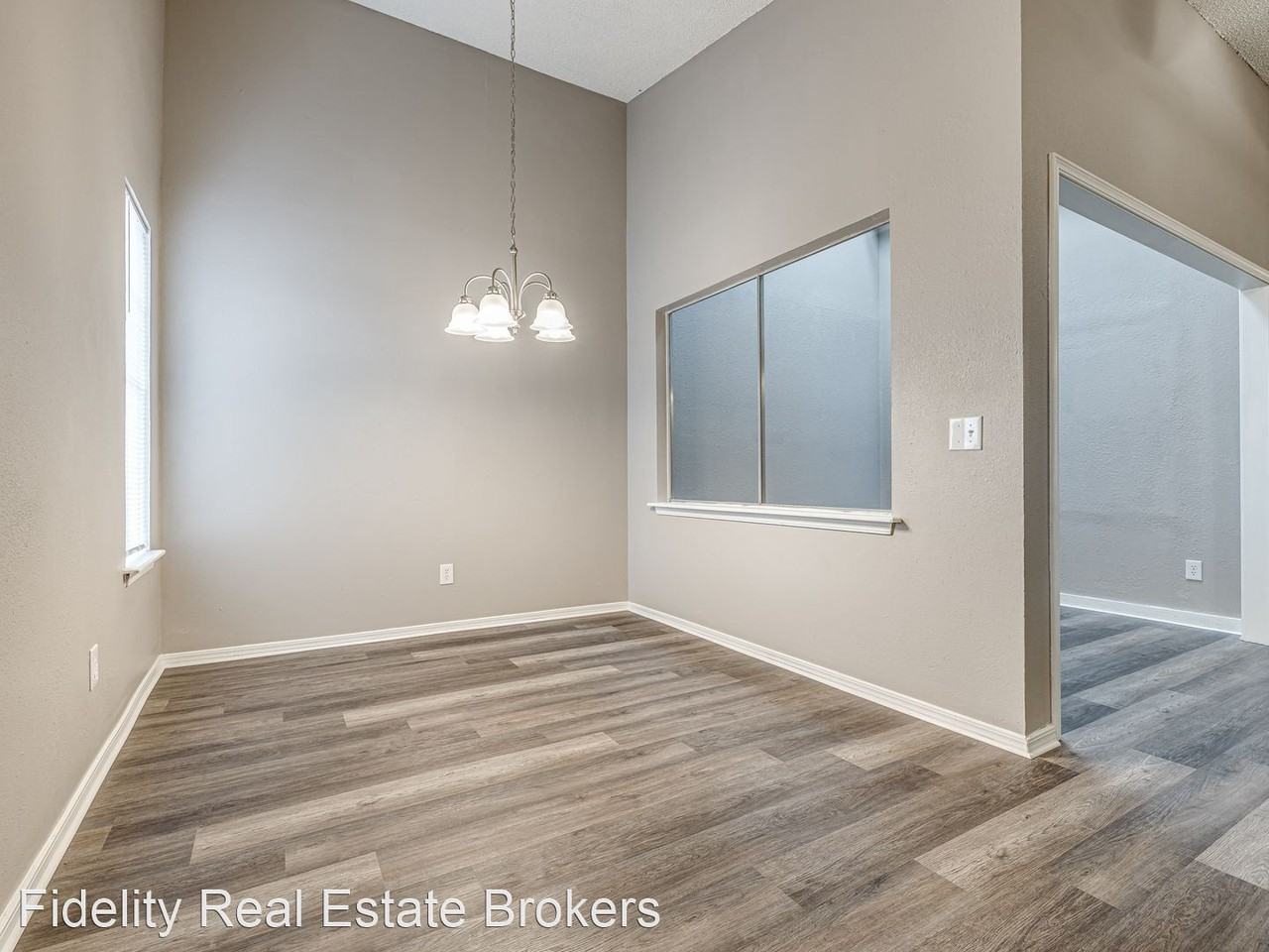 7809 S Douglas Ave - Photo 3 of 24