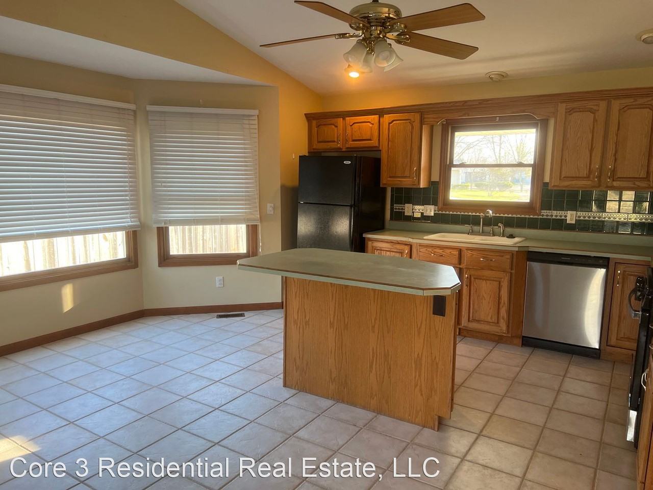 2921 Ontario - Photo 2 of 8