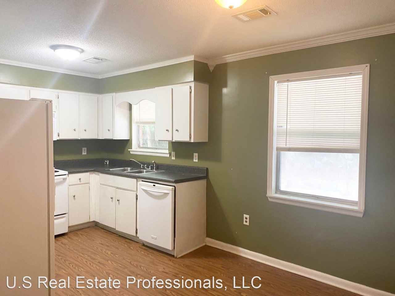 469 Elm St - Photo 3 of 15