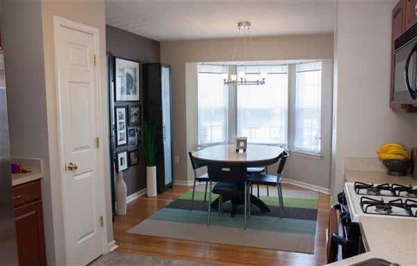 132 E Beaver St - Photo 3 of 7