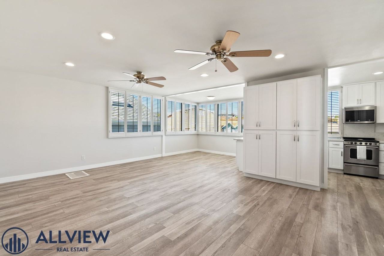 318 1/2 Grand Canal - Photo 2 of 25