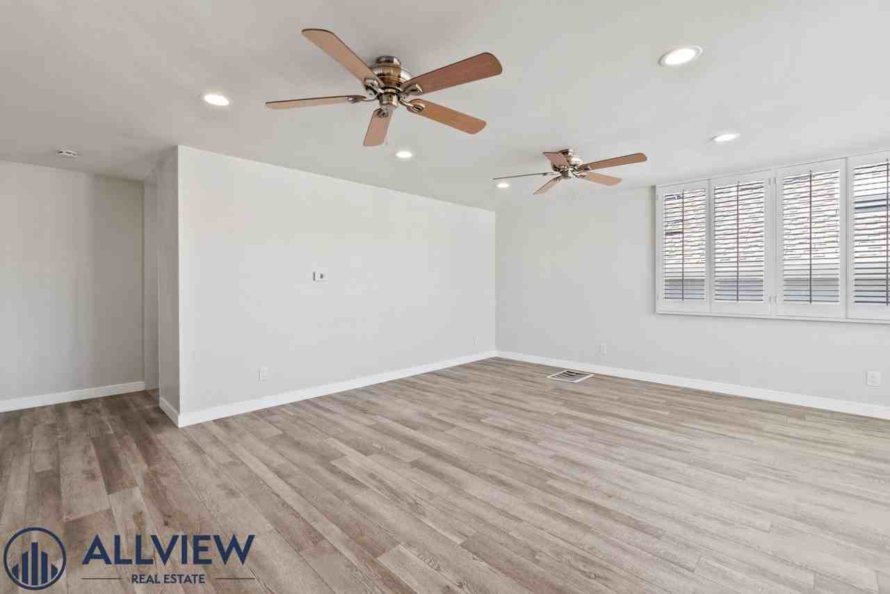 318 1/2 Grand Canal - Photo 3 of 25