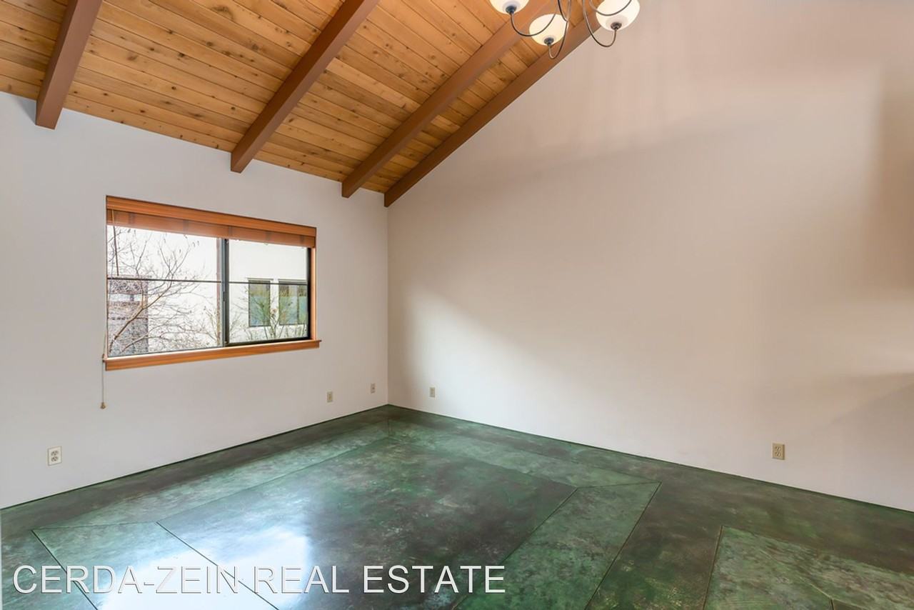 4378 Howe St - Photo 3 of 12