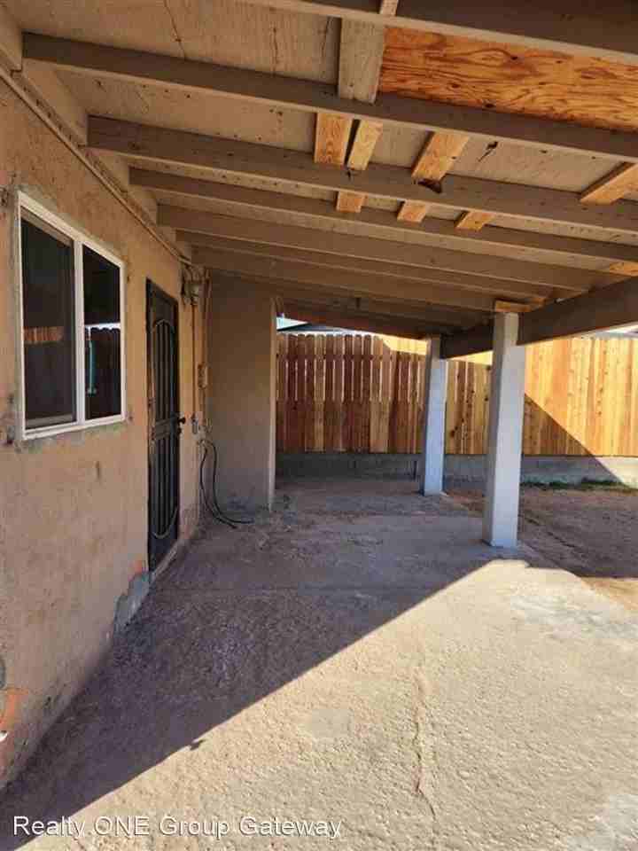 237 E George St #B - Photo 3 of 16