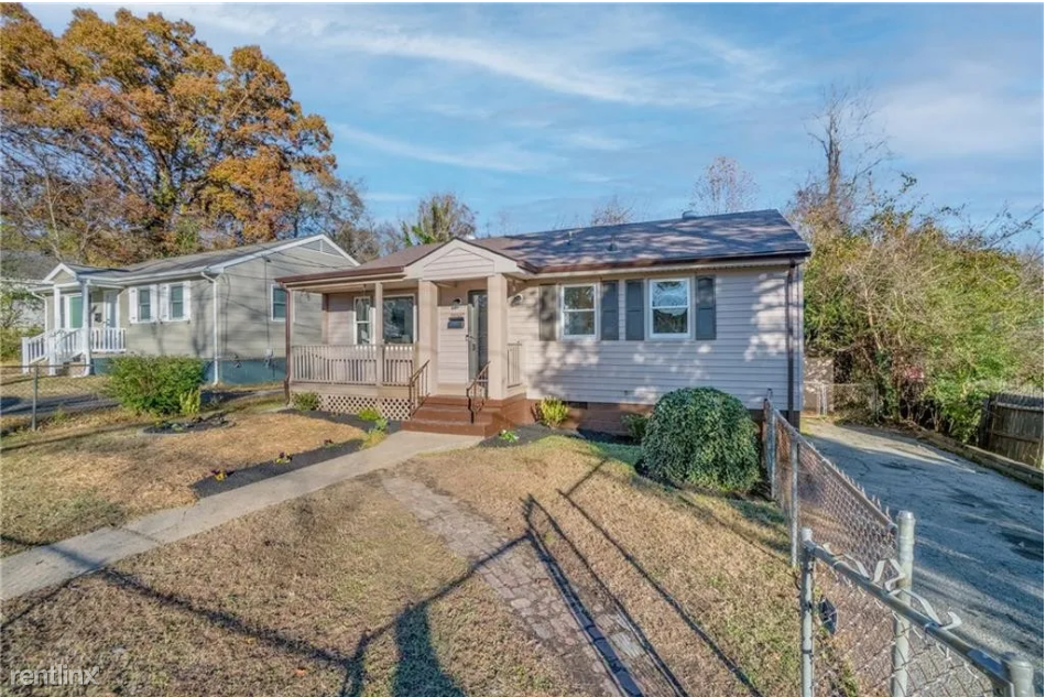 21507 Court St - Photo 2 of 28