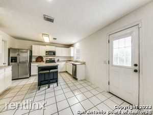 6606 Crestwood Ct - Photo 3 of 13