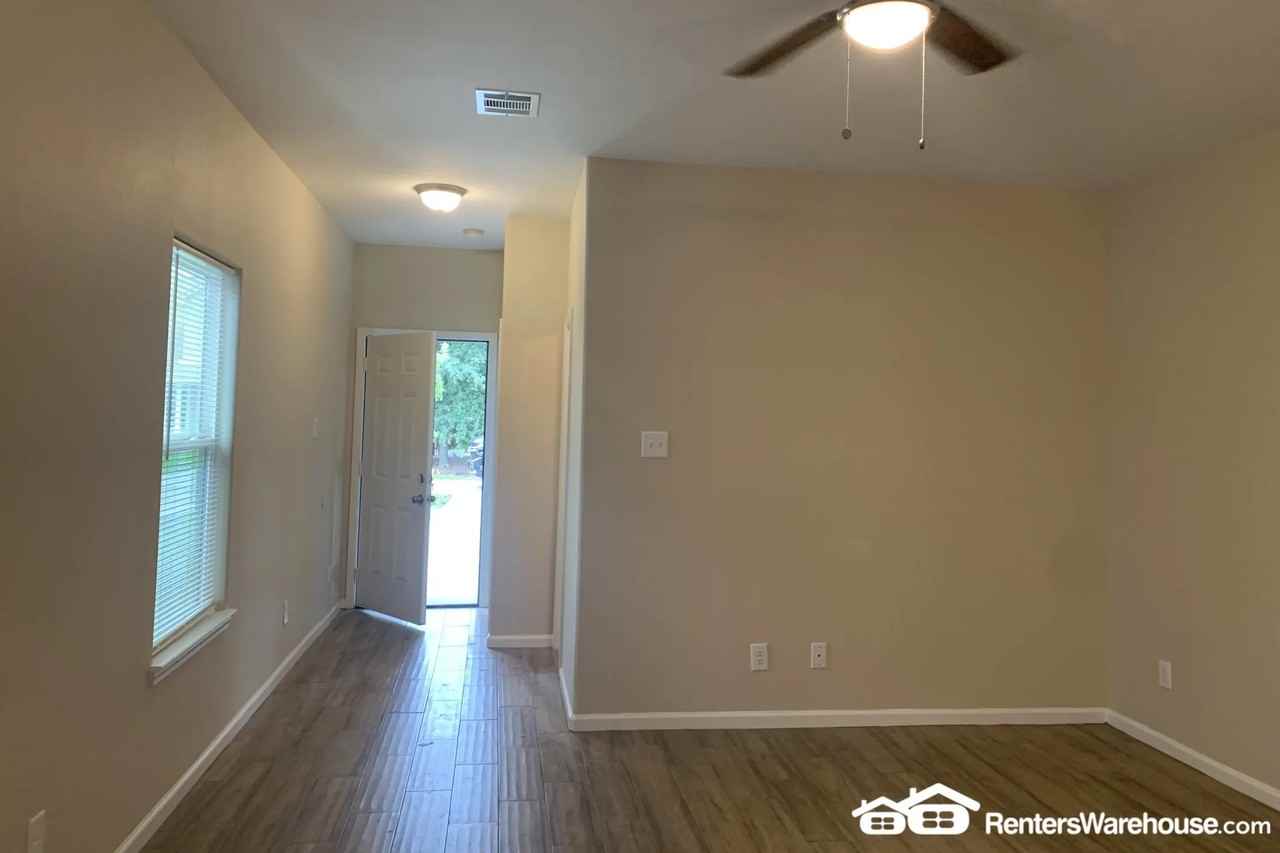 9805 Kerr St - Photo 3 of 13