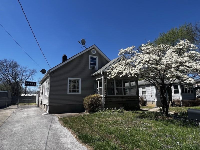 4306 Sherman Ave - Photo 3 of 16