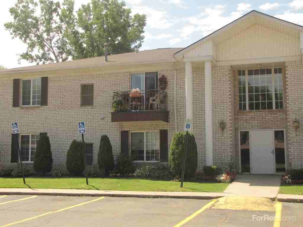 Saravilla & Polo Green Apartments - Photo 2 of 19