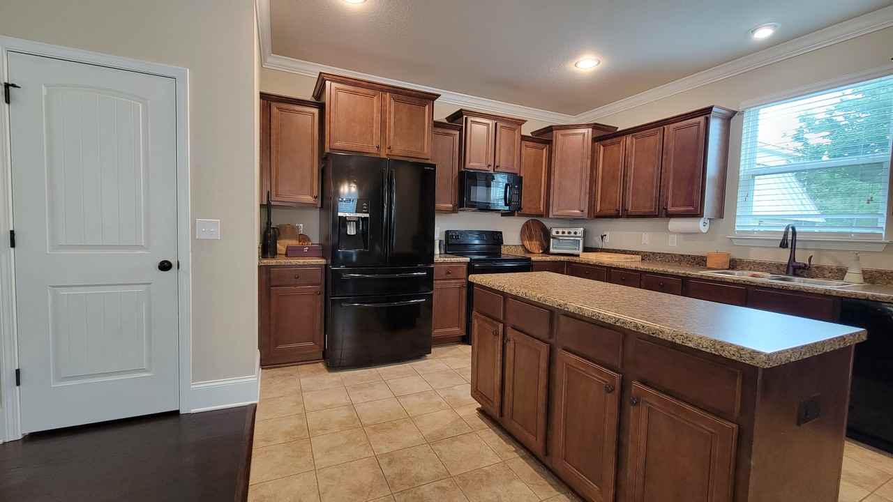 107 Mosaic Oaks Cir - Photo 3 of 25