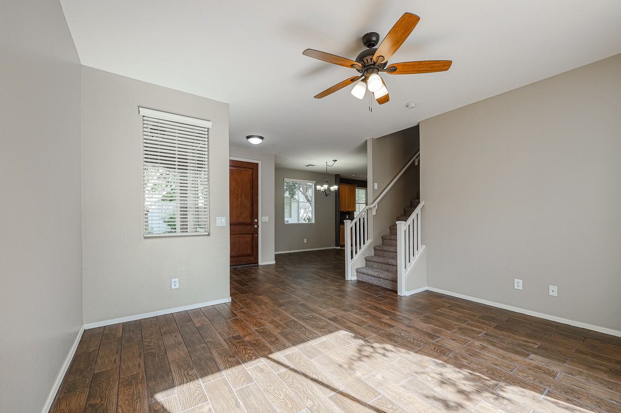 10146 E Isleta Ave - Photo 7 of 34