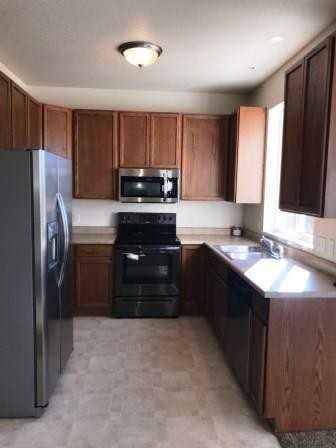 159 Park St - Photo 3 of 10