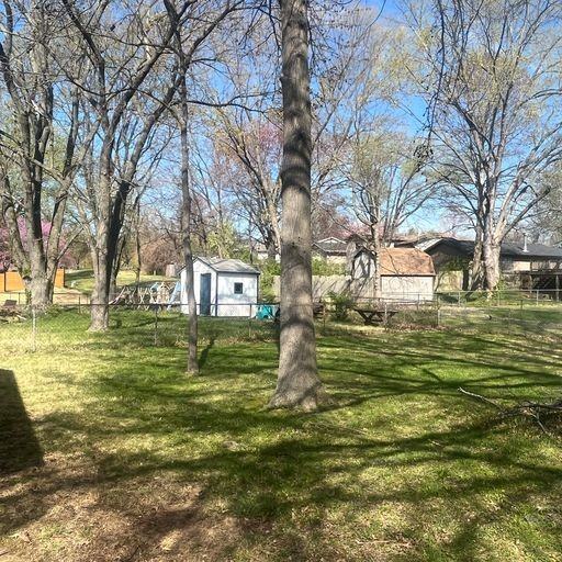 2495 Lindsay Ln - Photo 3 of 7