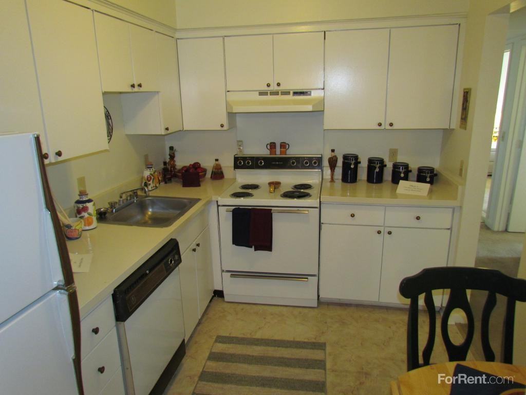 Cabana Royal Arms - Photo 3 of 11