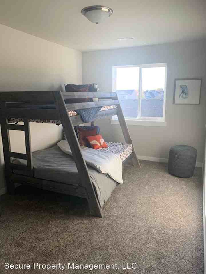 685 E Oregon Ave - Photo 2 of 5