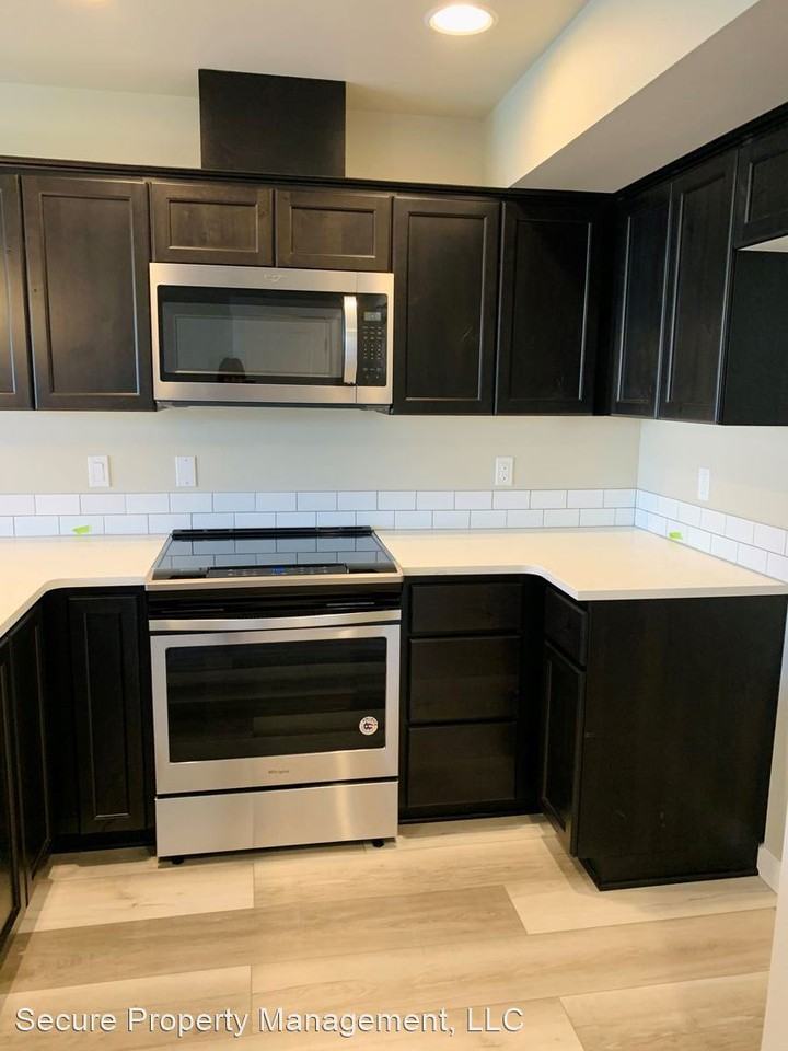 685 E Oregon Ave - Photo 3 of 5