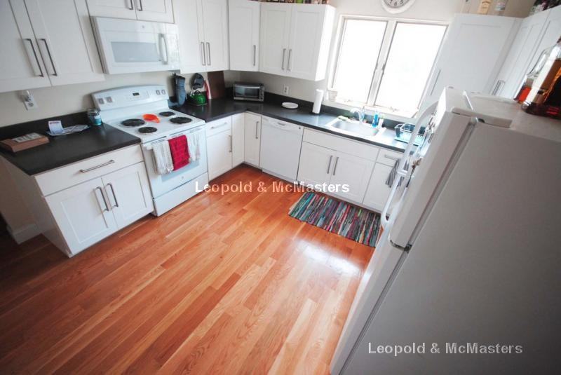 59 Waverly St #2 - Photo 4 of 29