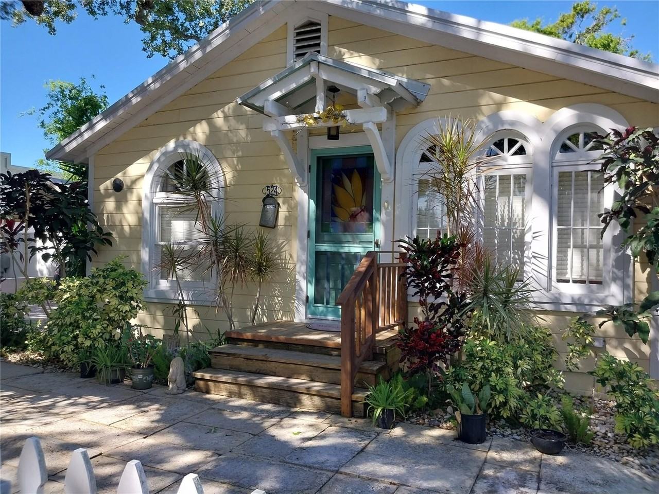 524 Columbia Ct - Photo 2 of 33