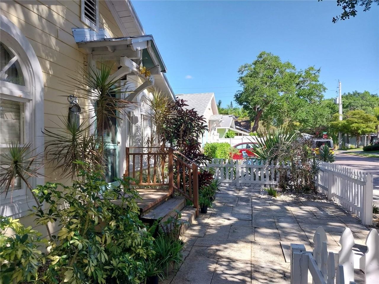 524 Columbia Ct - Photo 4 of 33