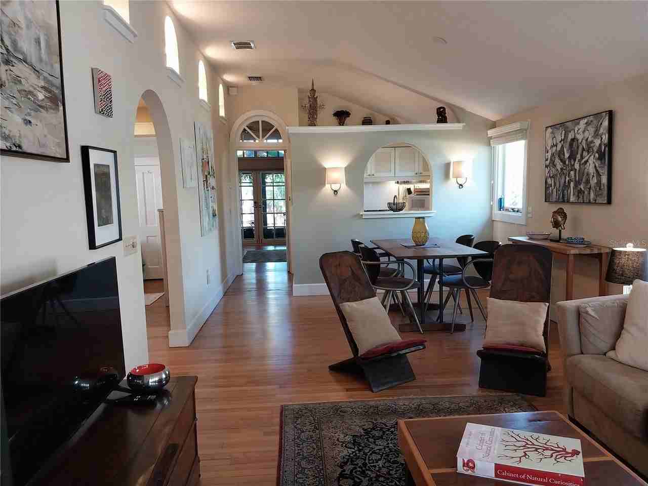 524 Columbia Ct - Photo 5 of 33