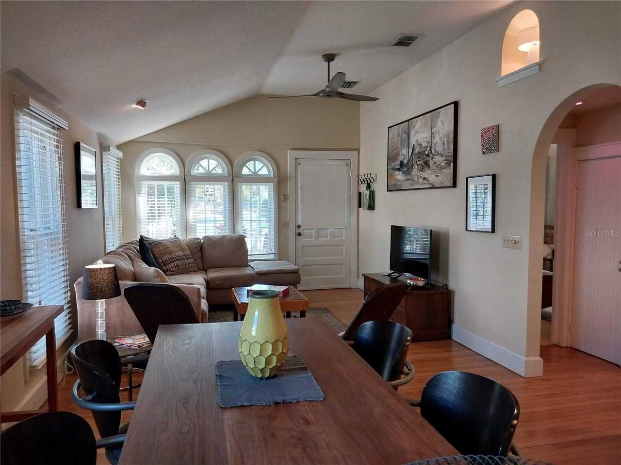 524 Columbia Ct - Photo 7 of 33