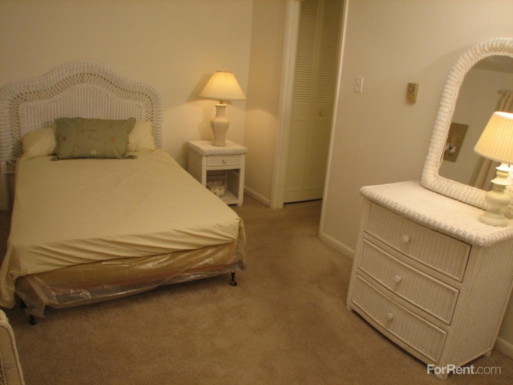 Richton Square Apts - Photo 3 of 17