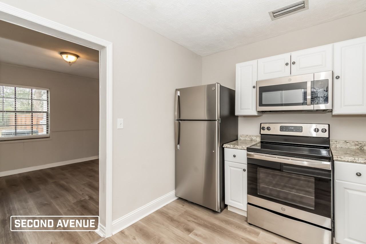 8175 Devoe St - Photo 3 of 17