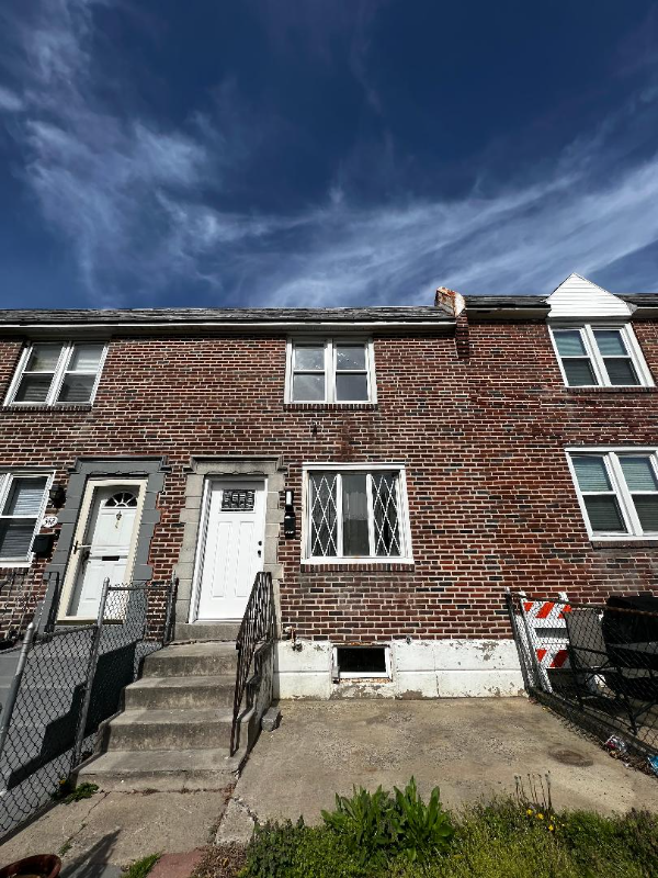 340 W 22nd St - Photo 2 of 11