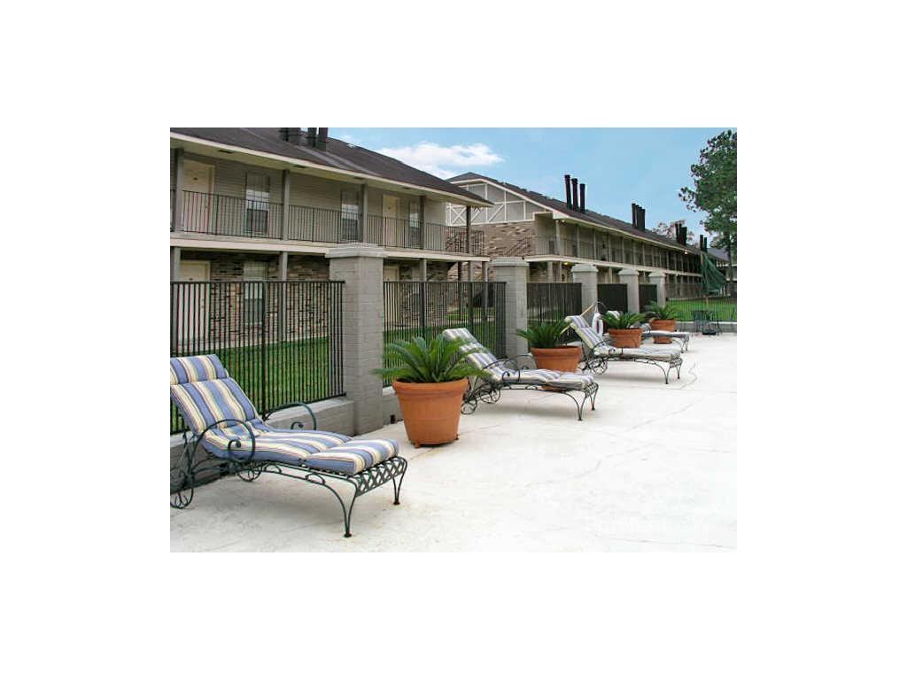 Ole London Towne - Photo 3 of 13