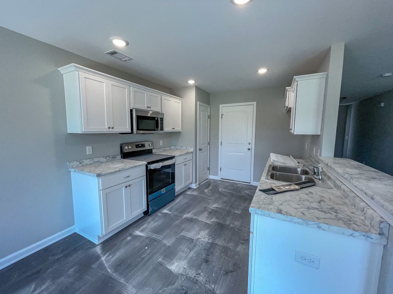 105 Callaway Cres #1 - Photo 4 of 13