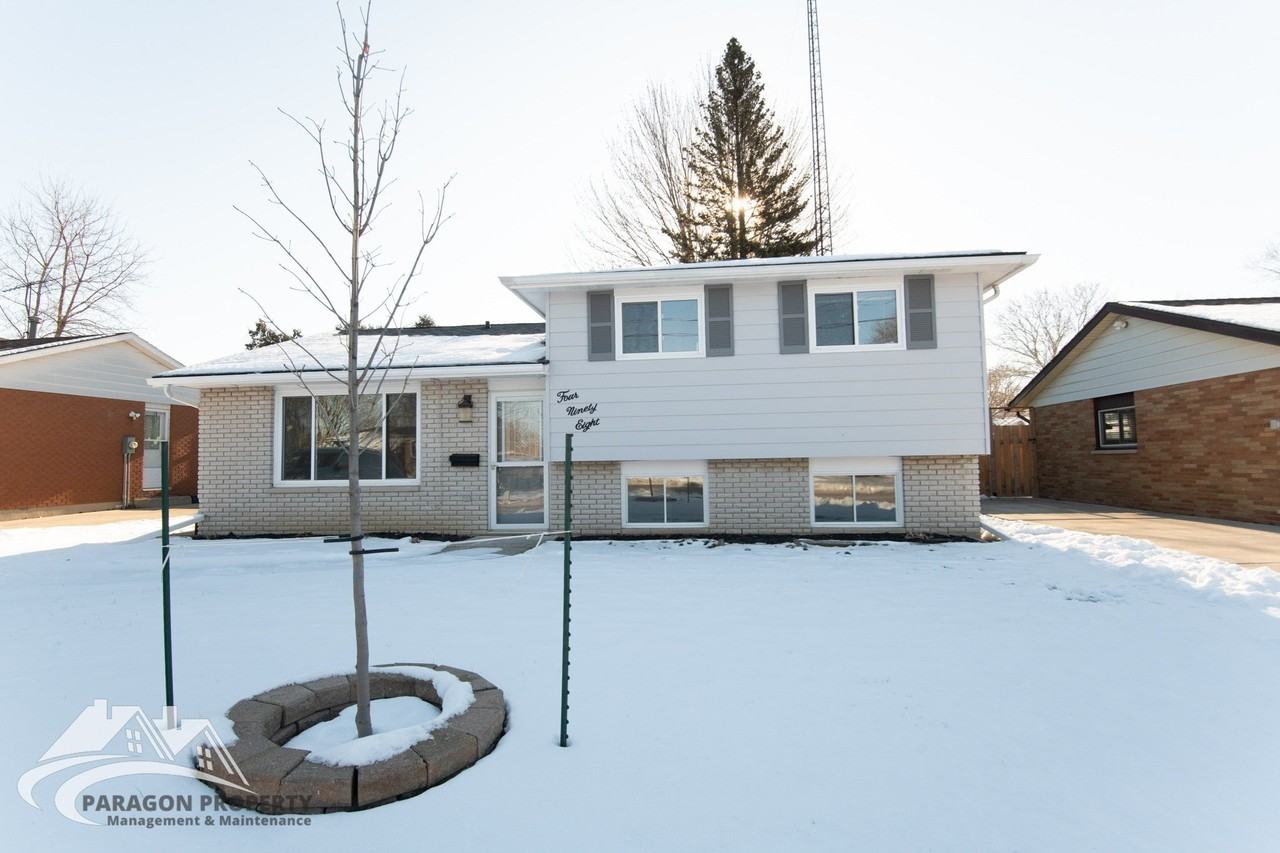 498 McNaughton Avenue West Apartments 498 Mcnaughton Ave W, Chatham