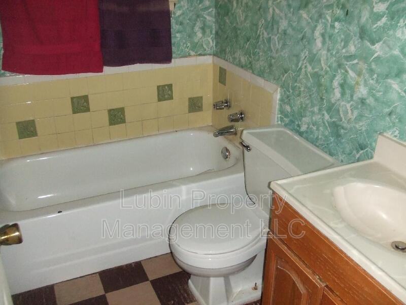 1471 N Hollywood St - Photo 2 of 4