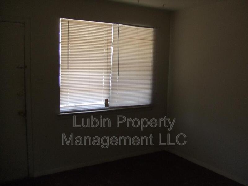 1471 N Hollywood St - Photo 3 of 4