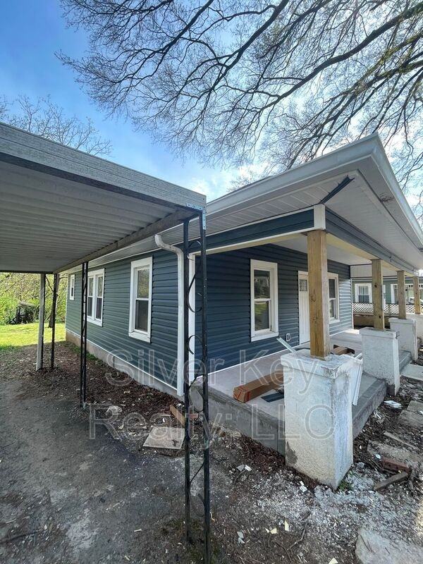 705 Eastanallee Ave - Photo 2 of 9