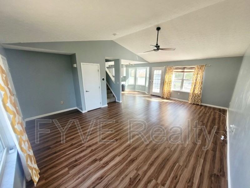 692 Infantry Dr - Photo 3 of 33