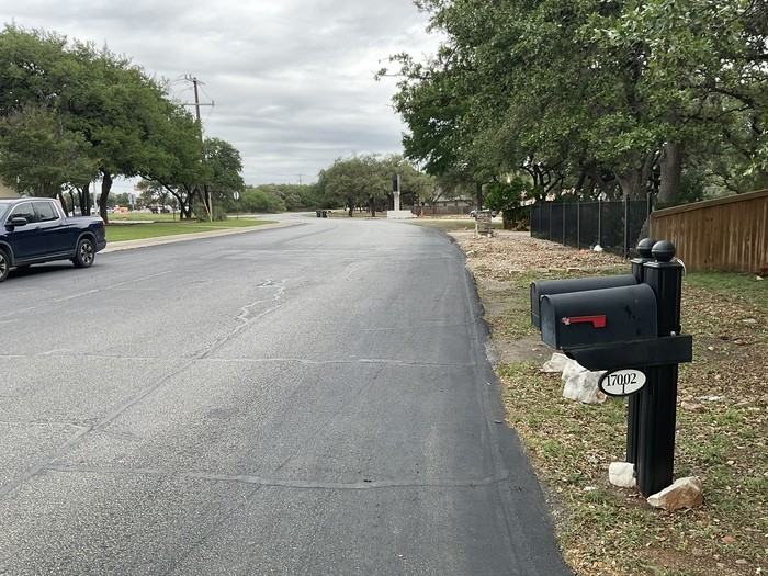 17002 Silverwood Dr - Photo 3 of 33