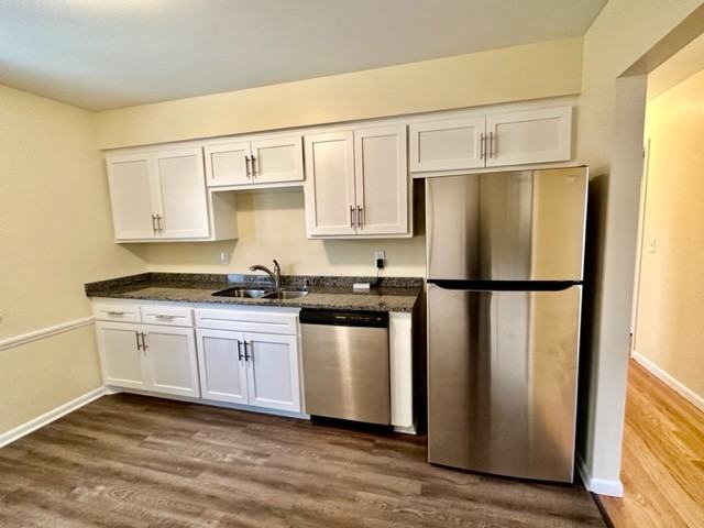 3302 E Bottsford Ave Uppr - Photo 2 of 6