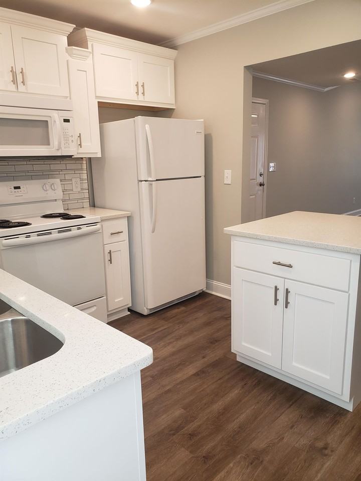 704 Burroughs St #A - Photo 6 of 17