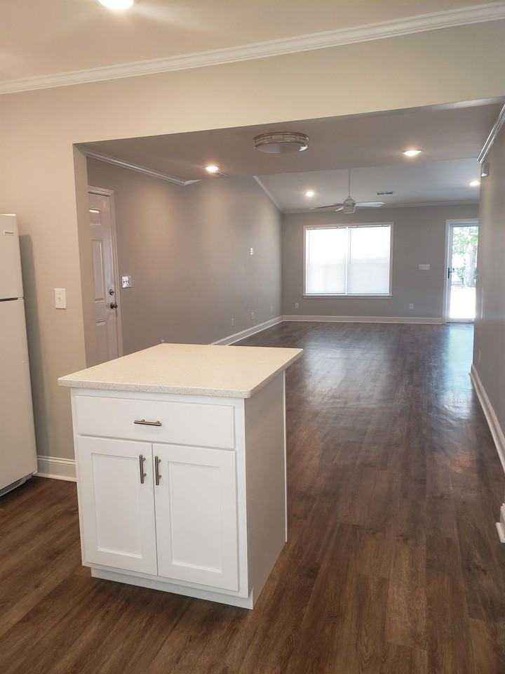 704 Burroughs St #A - Photo 7 of 17