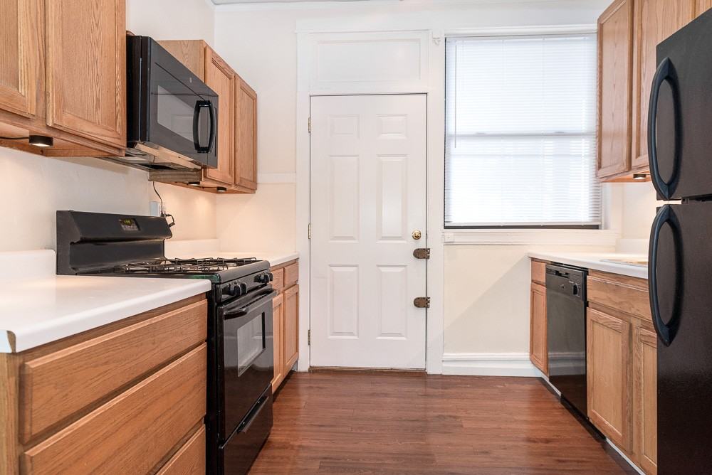 1263 W Loyola AveApt 2 #1263-2 - Photo 3 of 12