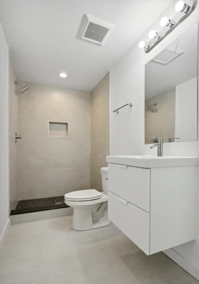 721 N Dekalb St #1 - Photo 3 of 11