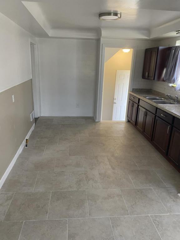 8200 Suzanne St - Photo 5 of 20