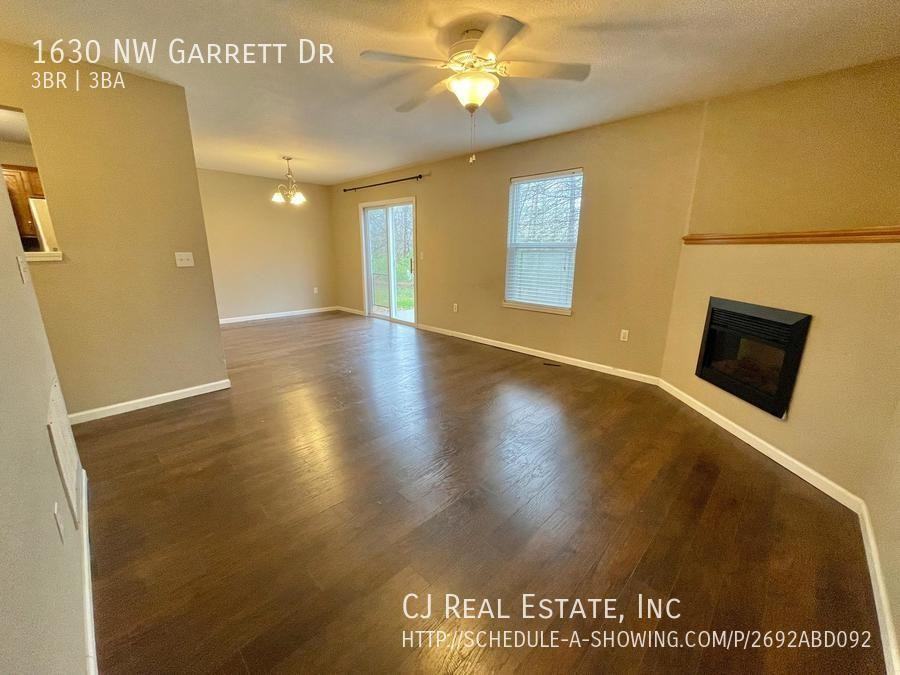 1630 Nw Garrett Dr - Photo 2 of 11