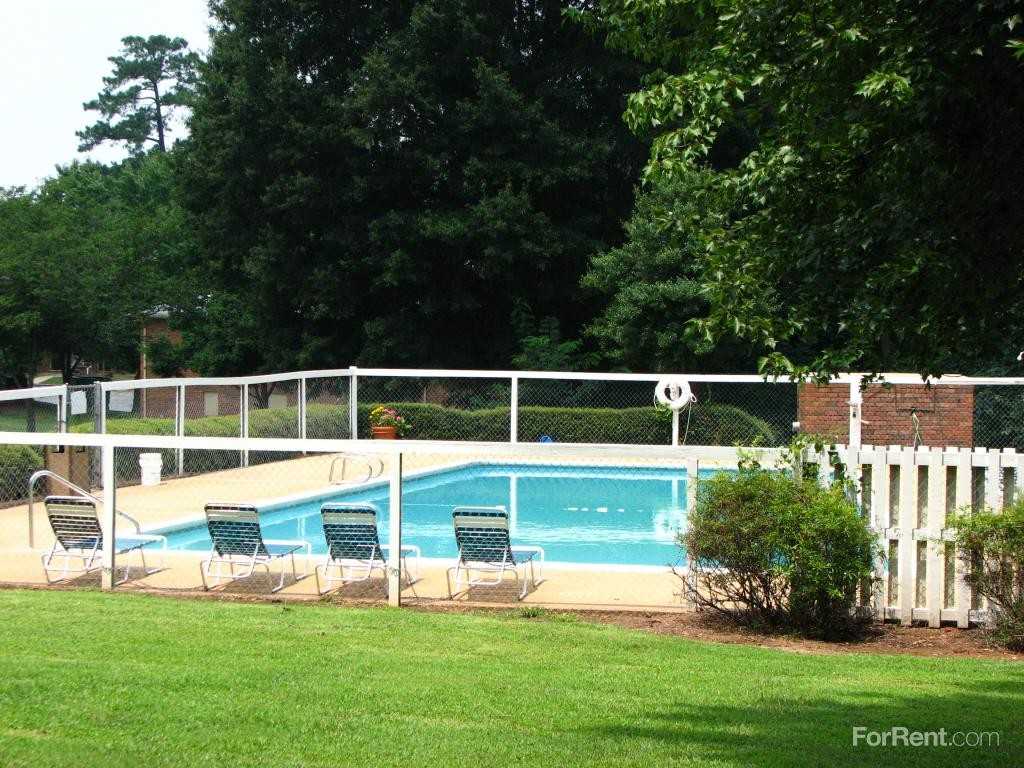 The Crossroads Apartments - Photo 3 of 5