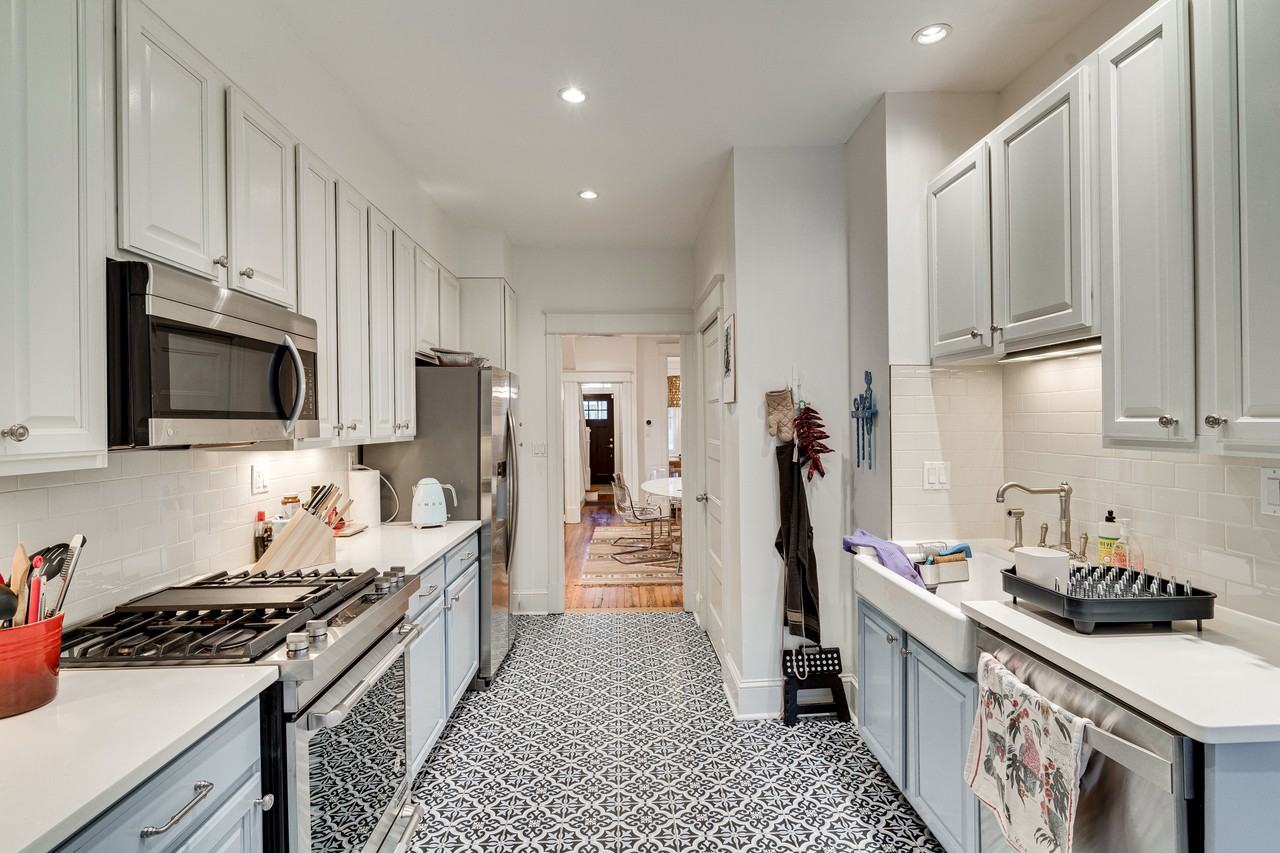 916 6th St Ne #1 - Photo 3 of 20